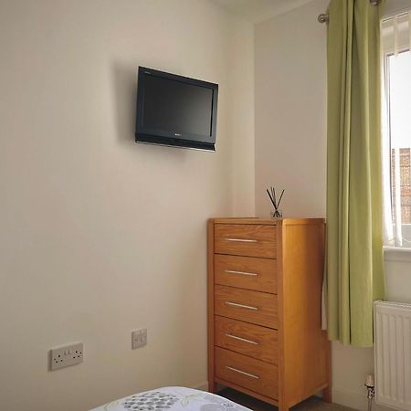 Bright 2-Bedroom Apartment With Parking In Montrose Exterior photo