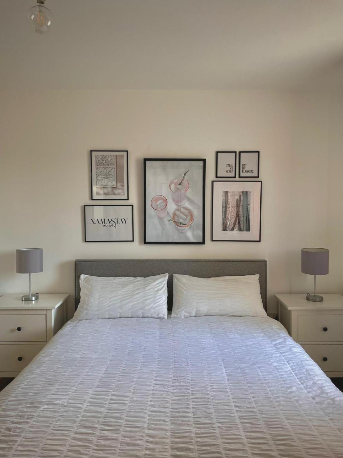 Bright 2-Bedroom Apartment With Parking In Montrose Exterior photo